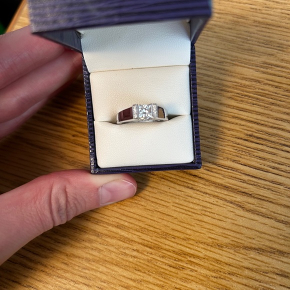 Women’s engagement ring - Picture 3 of 3